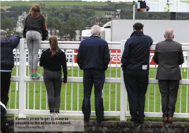  ?? Photo by Domnick Walsh ?? Punters strain to get as close as possible to the action in Listowel.