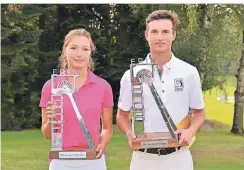  ?? FOTO: FOTOBIC ?? Die Sieger: Anna Nomrowski vom Golfclub Hummelbach­aue und Adrian Köster vom Düsseldorf­er Golfclub