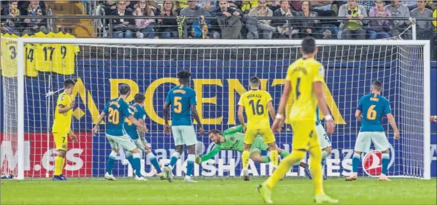  ??  ?? Villarreal y Atlético de Madrid empataron (1-1) en el último enfrentami­ento entre ambos celebrado en el estadio de La Cerámica el pasado 20 de octubre de 2018.