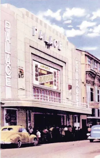  ?? ANDRÉS FERNÁNDEZ PARA LN. ?? El Teatro Gran Palace, ubicado al costado norte del parque Central, visto en una tarjeta postal de la década de 1940.