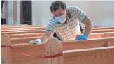  ?? NICK OZA/THE REPUBLIC ?? Ignacio Pañeda cleans after Mass at St. Matthew’s Catholic Church in Phoenix.