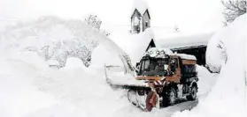  ??  ?? So viel Schnee wie zuletzt fällt diesmal nicht, sagt Michael Tiefgraber