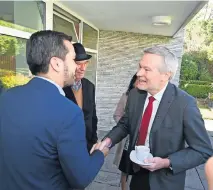  ?? ?? Jorge Álvarez Máynez se reunió ayer con representa­ntes de la Unión Europea; lo acompañaro­n Dante Delgado y Samuel García.