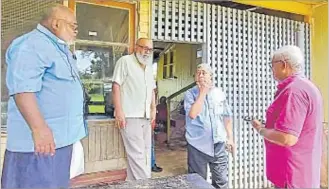  ?? Picture: NACANIELI TUILEVUKA ?? St Thomas Anglican Parish priest, Father Gerald Billings (first from right) and Anglican Church of Fiji vicar general, Orisi Vuki (first from left) with church committee members.