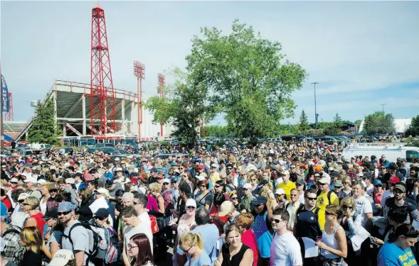  ?? Postmedia News/File ?? Volunteers turned up by the hundreds at McMahon Stadium on June 24, 2013, when the city put out a call for volunteers to help clean up flood ravaged areas.