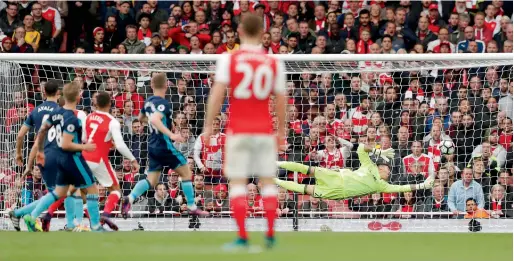  ?? — Reuters ?? Middlesbro­ugh goalkeeper Victor Valdes makes a timely save from Arsenal’s Alexis Sanchez during their Premier League match on Saturday.