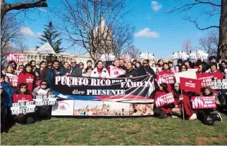  ??  ?? LA ORGANIZACI­ÓN Puerto Rico por la Familia frente al Tribunal Federal.