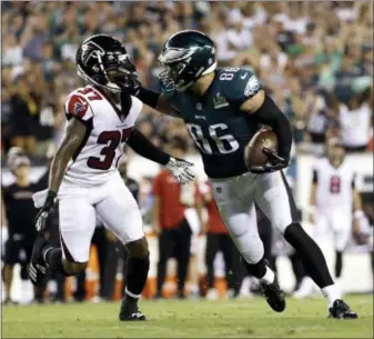  ?? MICHAEL PEREZ — THE ASSOCIATED PRESS ?? Eagles tight end Zach Ertz, right, pushes off from the Falcons’ Ricardo Allen during the second half Thursday night