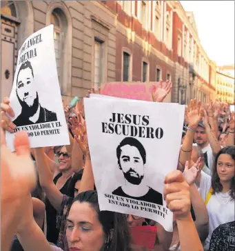  ?? JOSÉ LUIS ROCA ?? Protesta davant del Ministeri de Justícia per la sentència del ‘cas La manada.