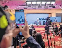  ?? NICOLÁS ASFOURI / AFP ?? Pekín. El ministro Wang Yi, durante la rueda de prensa virtual, ayer.
