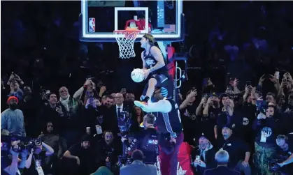  ?? Photograph: Kyle Terada/USA Today Sports ?? Mac McClung dunks the ball over Shaquille O'Neal to win the 2024 NBA Slam Dunk Contest.