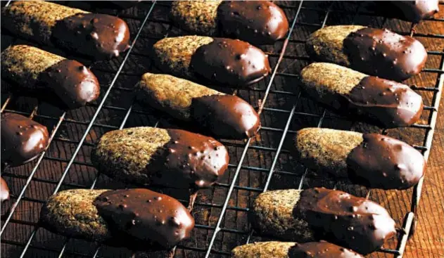  ?? E. JASON WAMBSGANS/CHICAGO TRIBUNE PHOTOS; SHANNON KINSELLA/FOOD STYLING ?? A chocolate espresso glaze coats shortbread cookies flavored with espresso; the ingredient enhances the chocolate flavor. And predictabl­y, these are great with a cup of coffee.