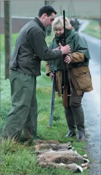  ??  ?? Est-on sûr que chacune de ces armes est déchargée ?