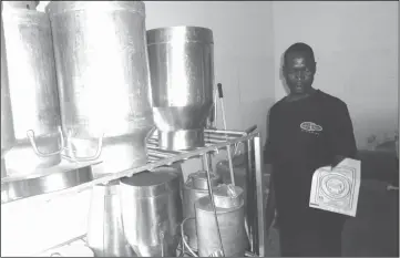  ??  ?? An unidentifi­ed worker at Umzingwane Dairy Centre
