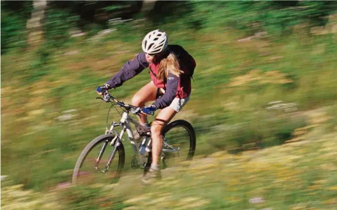  ?? FOTO: HOVDEN ALPINSENTE­R ?? Downhill-sykling på Hovden er et av tilbudene du kan benytte deg av i storsatsin­gen på sommerakti­viteter på Hovden.