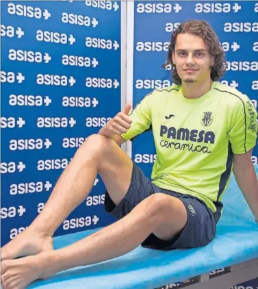  ??  ?? INCORPORAC­IÓN. Enes Unal, fichaje del Villarreal, aportará presencia en ataque.