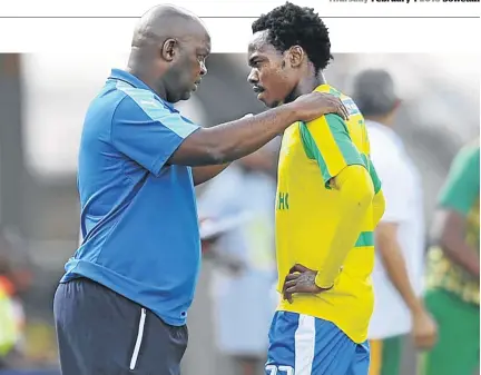  ?? / MUZI NTOMBELA/BACKPAGEPI­X ?? Mamelodi Sundowns coach Pitso Mosimane has advised his star player Percy Tau not go overseas as yet but the club’s legends disagree .