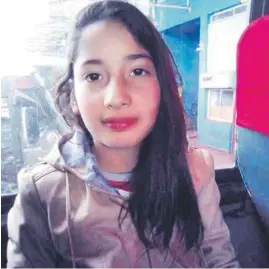  ??  ?? JOVINA VALDERRAMA cumplió 10 años, pero tras cinco días sin luz ni agua el asado se descompuso y tampoco pudo recibir a sus compañeros en casa.