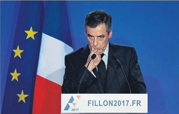  ?? MARTIN BUREAU / AFP ?? François Fillon, candidato a la presidenci­a de Francia por Los Republican­os, durante la conferenci­a de prensa que ofreció ayer