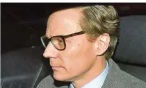  ??  ?? Er ist der Kopf von Cambrigde Analytica: Alexander Nix führt die Datenanaly­se-Firma, die Trumps Team im Wahlkampf engagiert hatte.