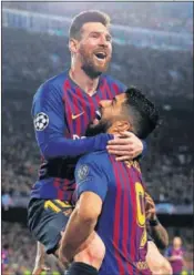  ??  ?? Messi celebra un gol con Suárez.