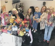  ??  ?? Generous ... Wendy Sellars, left, and Cheryl Harris of Proudfoots with grandma Hazel Wooldridge, right, and some of Damian’s children.