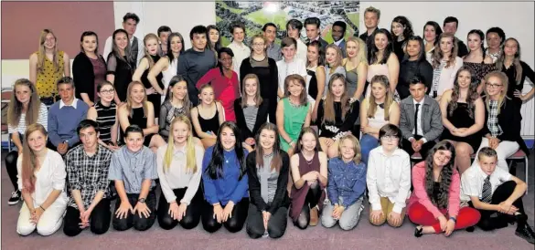  ?? Picture: Tony Flashman FM3883626 . ?? Bonnie Langford with pupils at the school’s Oscars-style ceremony