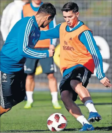  ??  ?? ESTRENO. Brahim Díaz se entrenó ayer por primera vez con el Real Madrid.