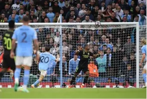  ?? ?? Bernardo Silva (20) fue la figura del Manchester City al anotar dos goles. El equipo de Guardiola fue una aplanadora.