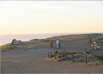  ?? Rashad Sisemore / The Chronicle 2012 ?? In Pacifica, visitors enjoy the bluff at Mori Point as the sun sets. On clear days the bluff offers stunning ocean views north to Point Reyes, south to Pedro Point and west to the Farallones.