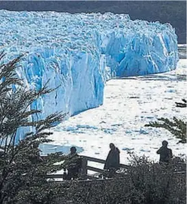  ?? (AP) ?? En peligro. Los glaciares son grandes reservas hídricas.