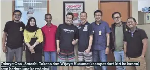  ??  ?? Takuya Ono , Satoshi Takeno dan Wijaya Kusuma (keempat dari kiri ke kanan) saat berkunjung ke redaksiFot­o : Rizky