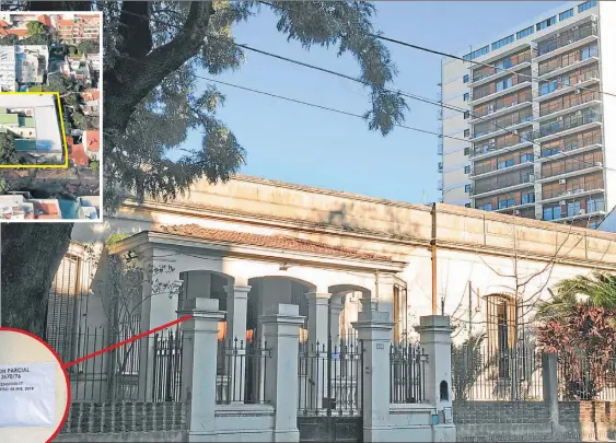  ?? FOTOS: JUAN OBREGON ?? PROYECTO. El edificio, de 120 años, ubicado en Pareja al 3600. En una de sus paredes figura un cartel que dice demolición parcial.