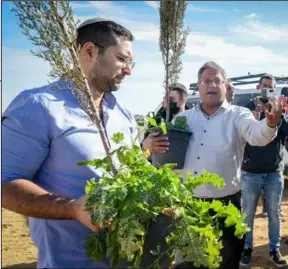  ?? PHOTOS: FLASH90 ?? Turf war: MK Itamar Ben-Gvir (in white shirt) joins activists planting trees outside a Bedouin village in the Negev and (far left) Bedouin protestors clash with police