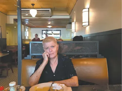  ?? Erik Jensen ?? Kate Jennings in a diner on the Upper West Side, New York, 2017.