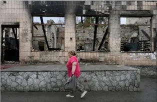  ?? NATACHA PISARENKO — THE ASSOCIATED PRESS ?? Damage in Makariv, on the outskirts of Kyiv, Ukraine, on Tuesday. Russia controls about 80% of Sievierodo­netsk in the east.