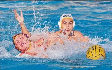  ?? Steve Galluzzo Los Angeles Times ?? USC DRIVER Hannes Daube, left, is fouled by Cal’s Roberto Valera in the first quarter at Spieker Aquatics Center. Momentum swung back and forth during the tense match, producing six lead changes and seven ties.