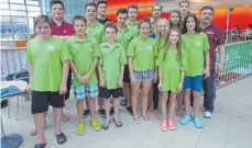  ?? FOTO: VEREIN ?? Die Lindauer Schwimmer mit ihren Begleitern sind auch beim Sprintpoka­l in Kempten erfolgreic­h.