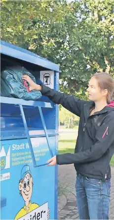  ?? FOTO: STADT WILLICH ?? Container mit dem Logo der Stadt Willich stehen derzeit an 26 Standorten im gesamten Stadtgebie­t.