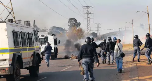  ??  ?? Ennerdale residents take it to the streets demanding that the government build them RDP houses.