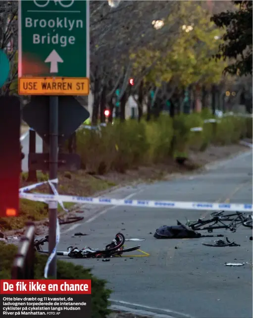  ?? FOTO: AP ?? De fik ikke en chance
Otte blev draebt og 11 kvaestet, da ladvognen torpedered­e de intetanend­e cyklister på cykelstien langs Hudson River på Manhattan.