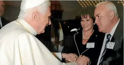  ?? PHOTO: SUPPLIED ?? David and Bronwyn Lea meet Pope Benedict XVI at the Vatican.