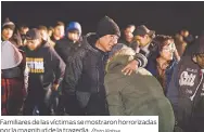  ??  ?? Familiares de las víctimas se mostraron horrorizad­as por la magnitud de la tragedia.