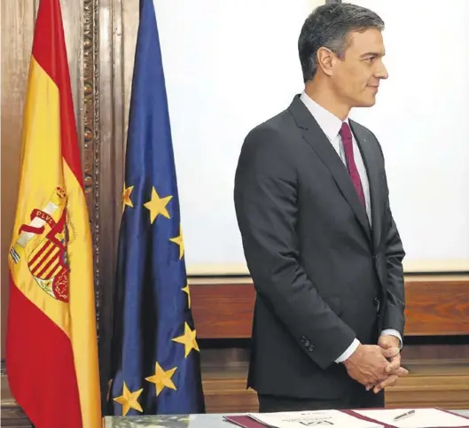  ?? JOSÉ LUIS ROCA ?? Pedro Sánchez, en la firma de su acuerdo con Pablo Iglesias.