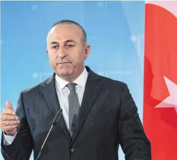  ?? FOTO: DPA ?? Der türkische Außenminis­ter Mevlüt Cavusoglu fordert die Festnahme von Adil Öksüz, der als Vertrauter von Fethullah Gülen gilt.