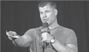  ?? TOM SZCZERBOWS­KI/USA TODAY SPORTS ?? Former Navy linebacker Brian Stann said “hate and dislike are never part of the motivation to play against Army.”