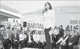  ??  ?? Alejandra Barrales Magdaleno se registró ayer como candidata de la coalición Por la CDMX al Frente a la jefatura de Gobierno de la capital, en el Instituto Electoral local ■ Foto Luis Humberto González