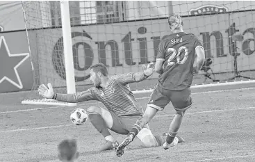  ?? Yi-Chin Lee / Houston Chronicle ?? Dynamo goalkeeper Chris Seitz, left, cannot stop Vancouver midfielder Brek Shea’s goal during the second half of the MLS game on Saturday. The play proved to be the game-winner for the Whitecaps.