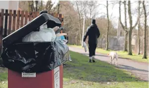  ??  ?? The public are being urged to provide informatio­n on dog fouling.