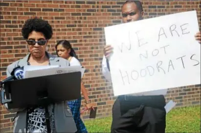  ?? PENNY RAY - TRENTONIAN ?? Jonette C. Smart, President of the Trenton chapter of the NAACP, calls for the resignatio­n of Police Director Ernest Parrey Jr. in front of TPD headquarte­rs Thursday.